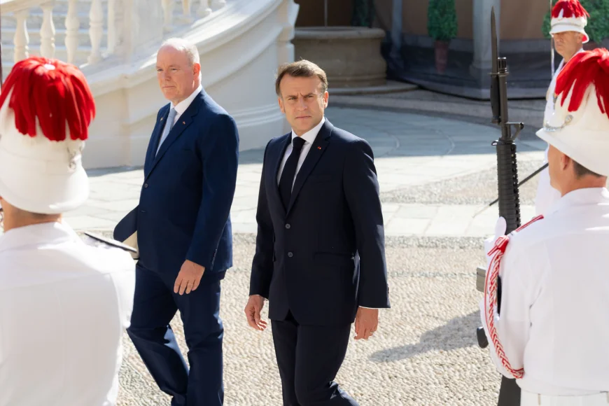 Emmanuel Macron i-a oferit prințului Albert de Monaco un munte subacvatic care îi va purta numele. Ce alte daruri a primit monarhul