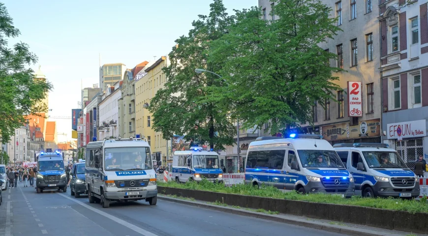 O femeie care a atacat doi oameni cu un cuțit în Munchen a fost împușcată de polițiști