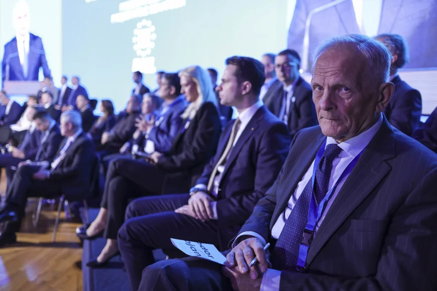 Theodor Stolojan spune că sistemul fiscal românesc trebuie regândit: „Cred că a sosit timpul să modificăm această cotă unică”