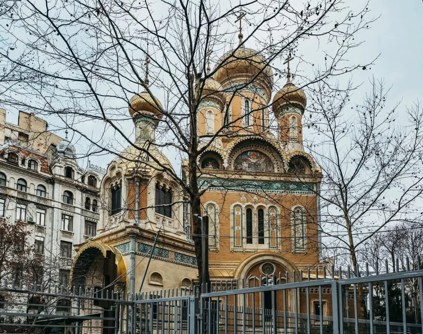 Clădirea superbă de la Universitate pe care o vezi de oriunde ai privi: Biserica Rusă, ctitoria ultimului Țar. Cum a fost construită capodopera imperială