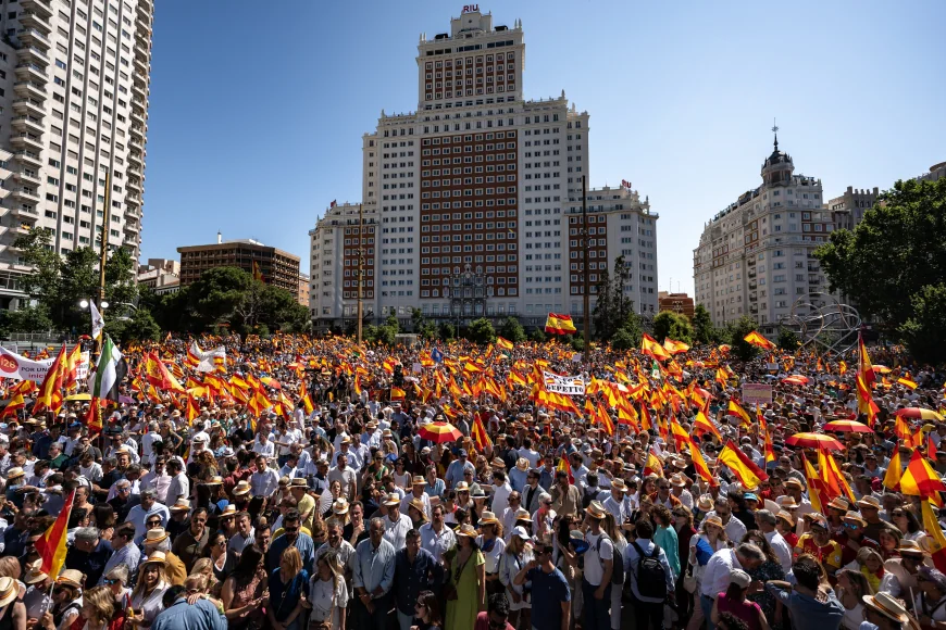 Protest cu zeci de mii de oameni la Madrid împotriva premierului Pedro Sanchez. „Supuneți-vă democrației”