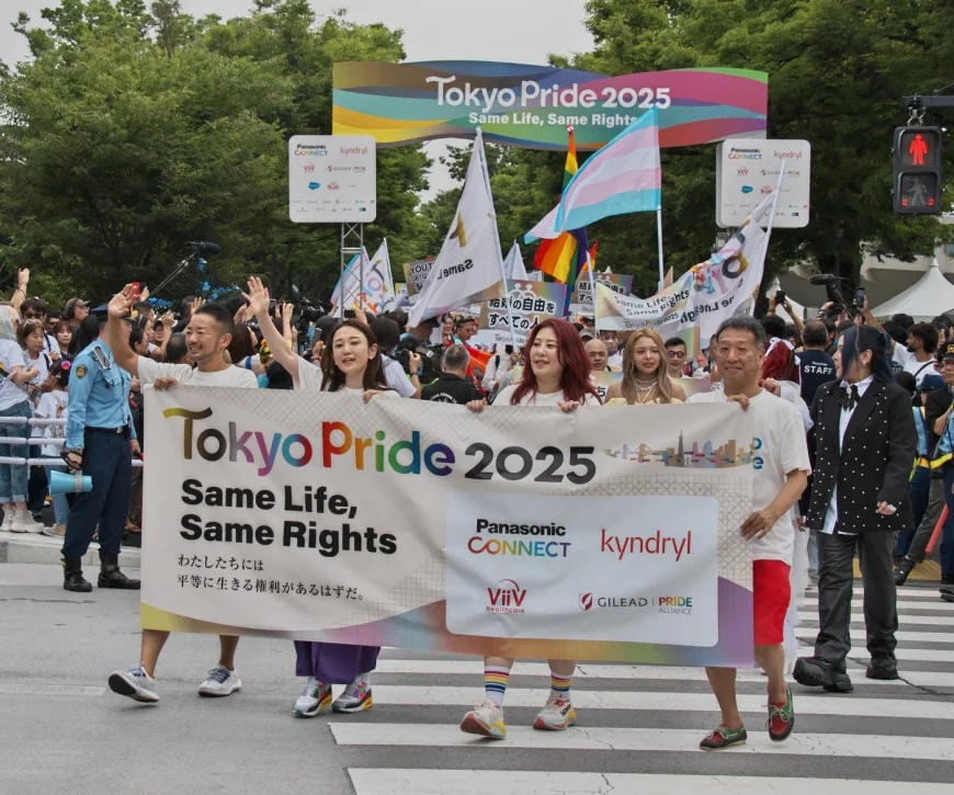 Corporațiile japoneze nu vor să renunțe la programele de diversitate, în pofida războiului anti-DEI al lui Trump / Apelul unui bancher de top la parada Pride din Tokyo