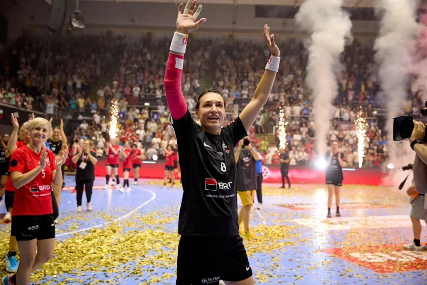 Cristina Neagu, cea mai mare handbalistă a României, a jucat ultimul său meci: „Azi nu e despre handbal, e despre emoţie”. Mesajul transmis de Nadia Comăneci