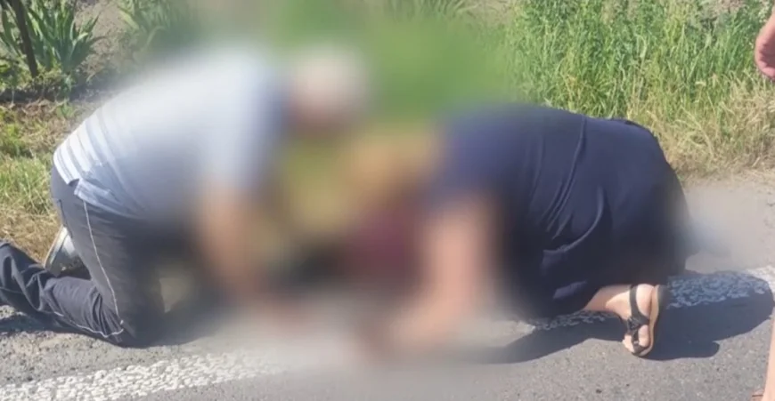 Fetiţă de 8 ani lovită de maşină, în stare gravă la spital. Se plimba cu bicicleta pe DN 58B