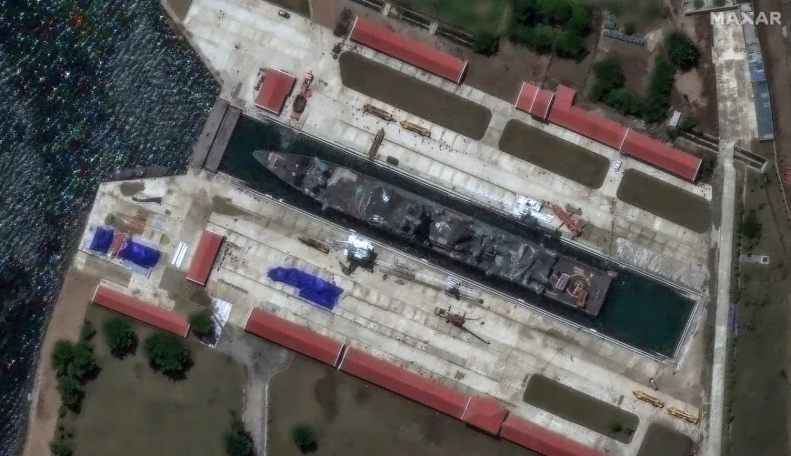 Noul distrugător al Coreei de Nord a fost mutat lângă granița cu Rusia pentru reparații, după lansarea eșuată la apă