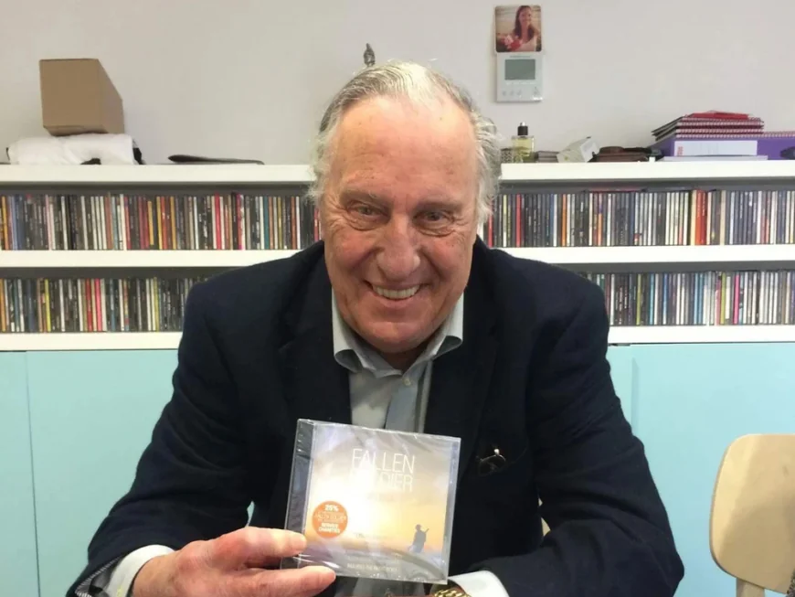 A murit scriitorul britanic Frederick Forsyth, autorul cunoscutului roman „Ziua Șacalului”