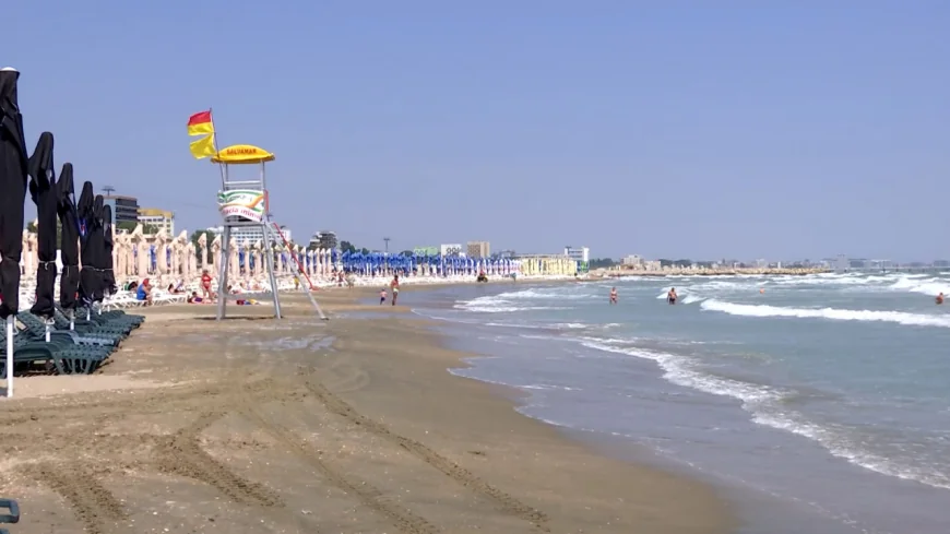 Staţiunile în care a fost arborat steagul roşu. Turiștii nu au voie să intre în apă din cauza curenţilor