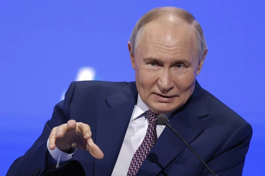 Rusia este hotărâtă să testeze fermitatea NATO, avertizează șeful spionajului german: „Este suficient să trimită omuleți verzi”