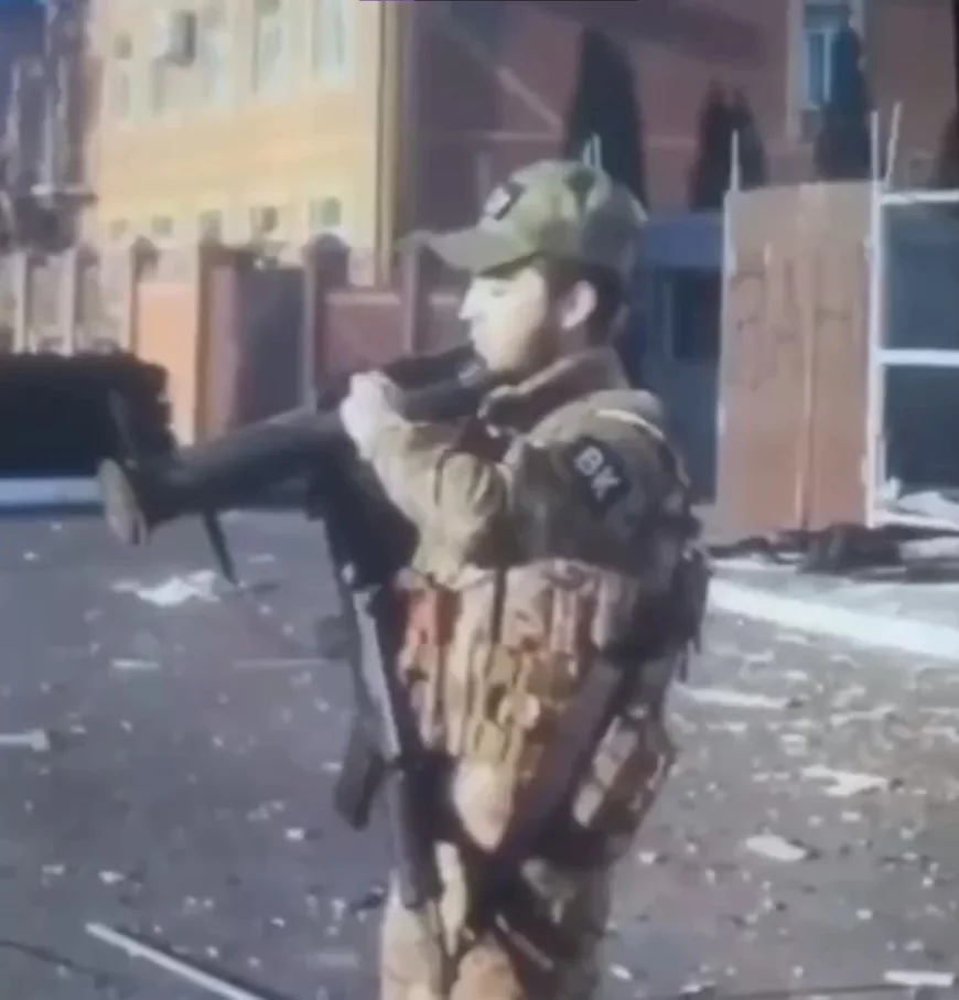 Karma lovește! Un soldat rus a murit într-un accident, după ce a tras cu un lansator de grenade într-o clădire civilă