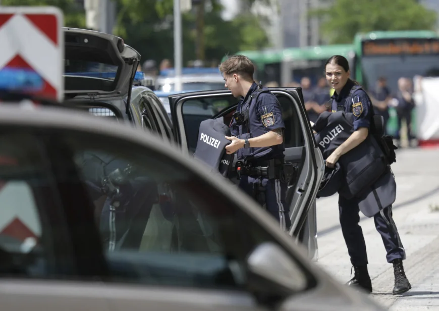Cine este autorul atacului armat din Austria. Suspectul renunțase la studii și deținea legal două arme