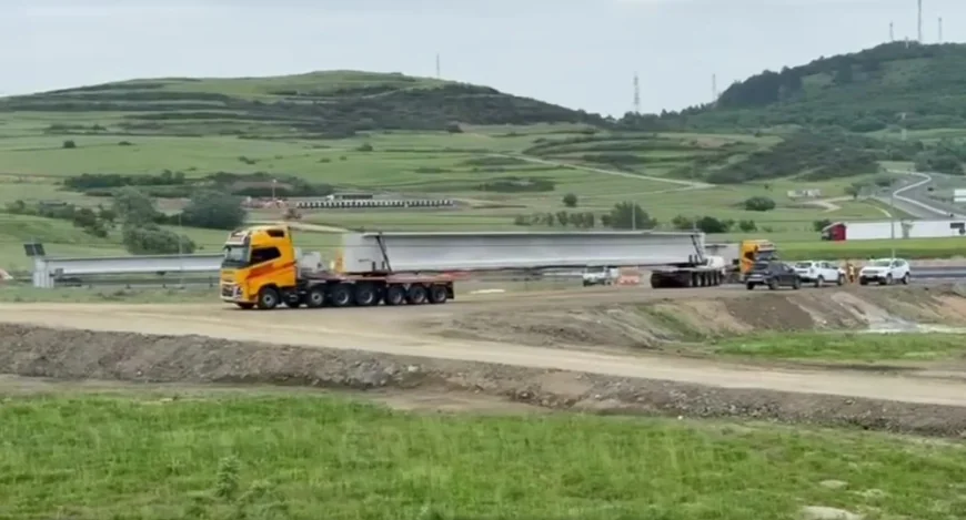 Primele grinzi pentru viaductul Boița au ajuns pe șantierul Autostrăzii Sibiu - Pitești