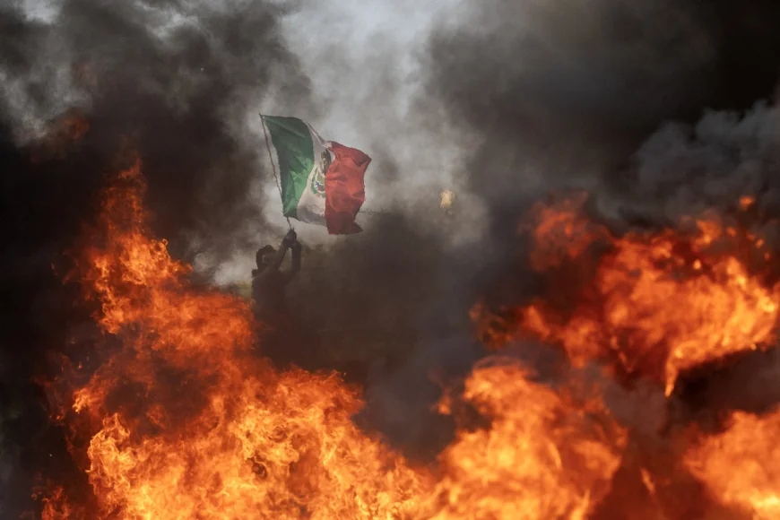 Cum a ajuns steagul Mexicului un simbol al protestelor din Los Angeles și un motiv de furie pentru republicani