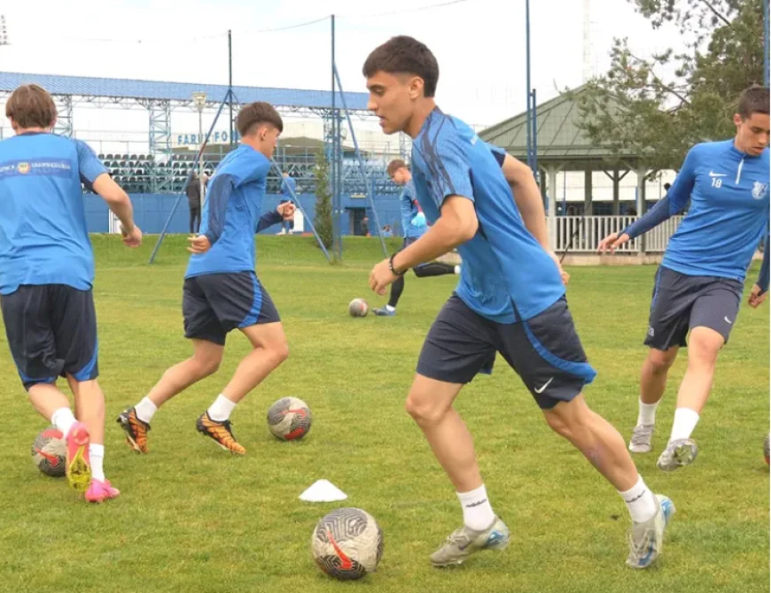 Cum își definesc misiunea antrenorii din Academia Hagi: „Înainte de fotbaliști, trebuie să formăm oameni responsabili ”