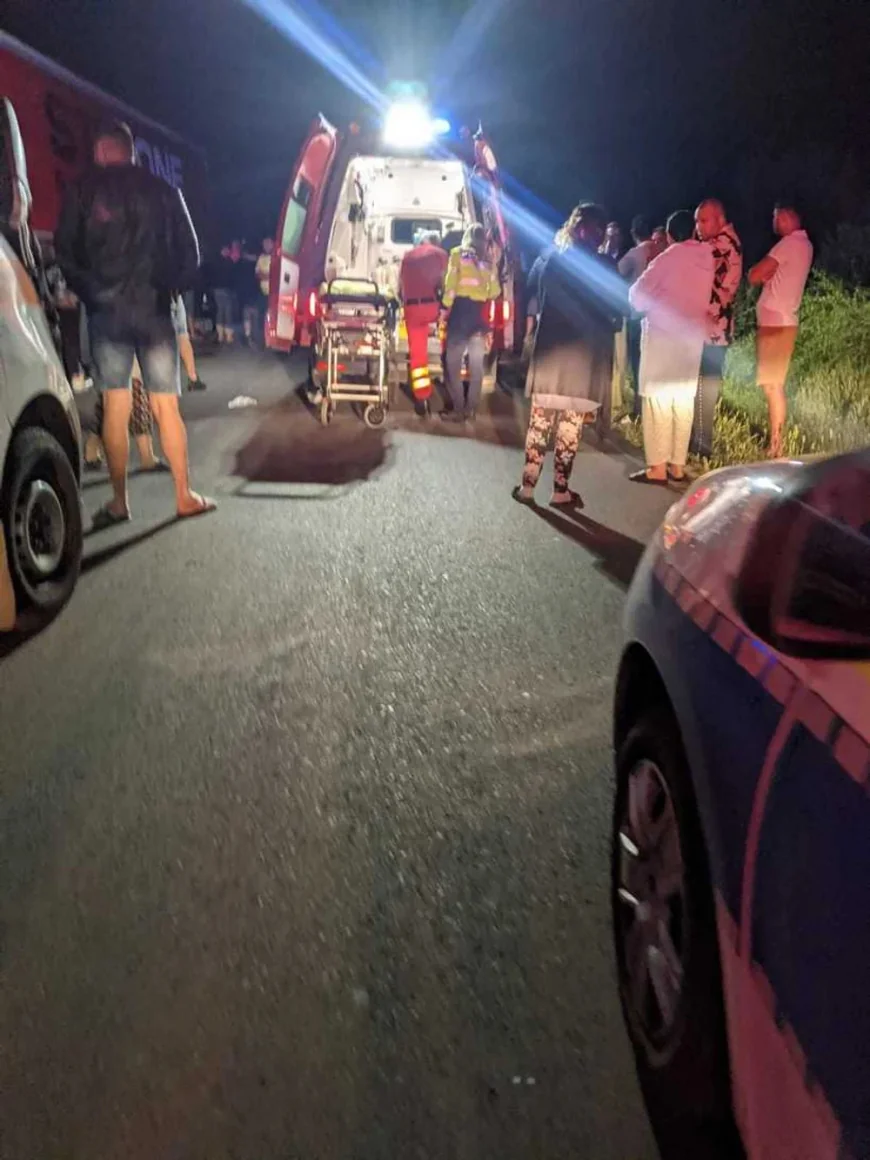 Accident grav în județul Galați. Doi tineri au murit după ce mașina lor a intrat într-un TIR parcat