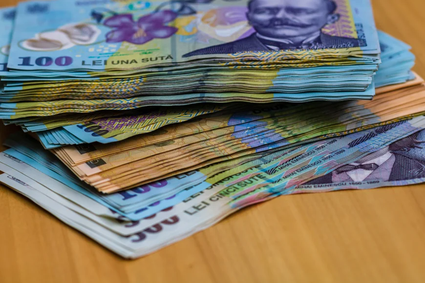 Salariul mediu net a scăzut ușor în luna aprilie. Cum arată top 10 al joburilor cel mai bine plătite