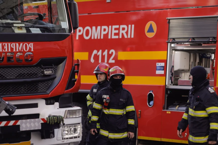 Incendiu la o hală industrială şi un depozit de deșeuri plastice în Hunedoara. A fost emis mesaj RO-Alert