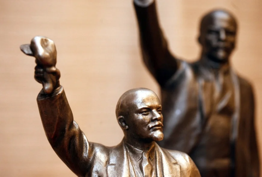 Țara care demontează cea mai înaltă statuie a lui Vladimir Lenin din Asia Centrală: Este o practică comună