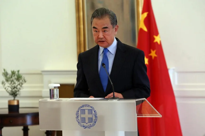 China susţine Iranul în „apărarea drepturilor şi intereselor sale legitime”. Reacția ministrul chinez de externe