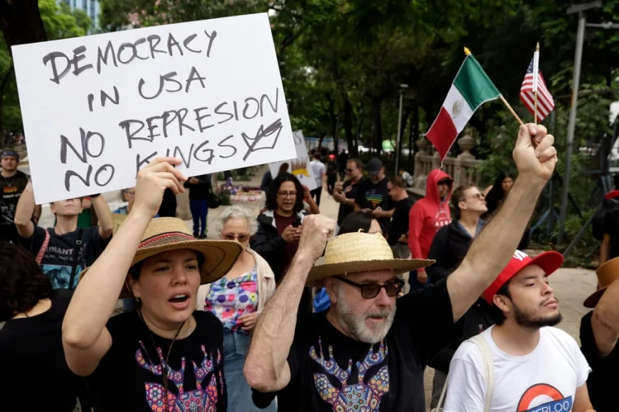 Trump a participat la parada militară de la Washington, într-o zi marcată de manifestații „No Kings" şi uciderea unei parlamentare din Minnesota