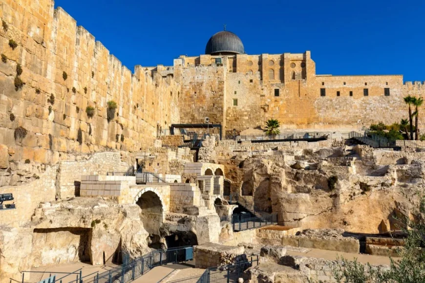 Autoritățile române sunt în contact cu mai multe grupuri de cetăţeni români aflați în Israel şi Iran. Se caută soluţii pentru extragerea acestora din zona de conflict