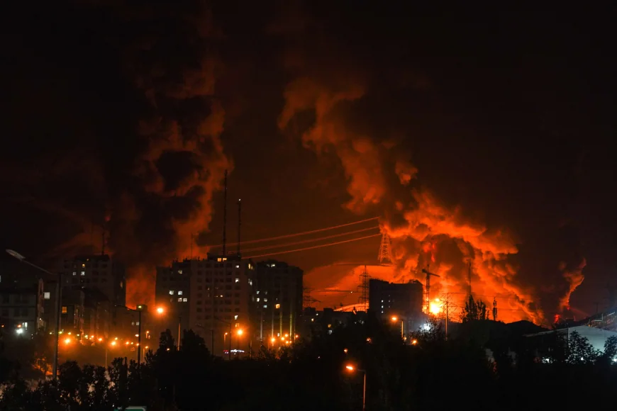 Nou val de rachete iraniene lansate către Israel. Explozii s-au auzit la Tel Aviv și Ierusalim. Clădiri în flăcări în orașul Haifa