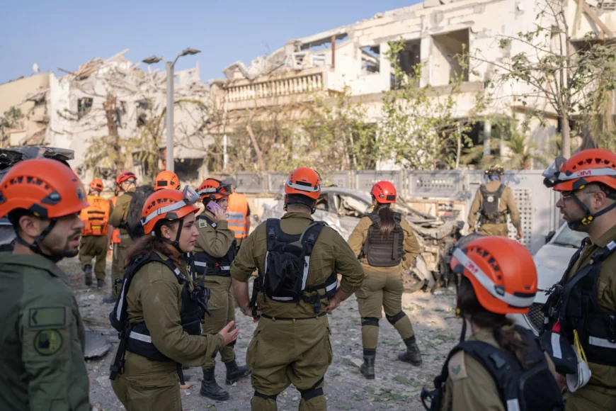 3 morți și 67 spitalizați după ce un val de rachete iraniene au lovit luni dimineața Israelul. Apărarea aeriană israeliană nu a reușit să le intercepteze