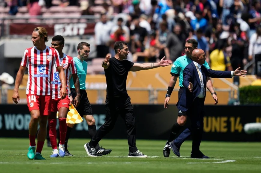 Simeone, reacţie dură după ce Istvan Kovacs a arbitrat PSG - Atletico Madrid la Mondialul cluburilor