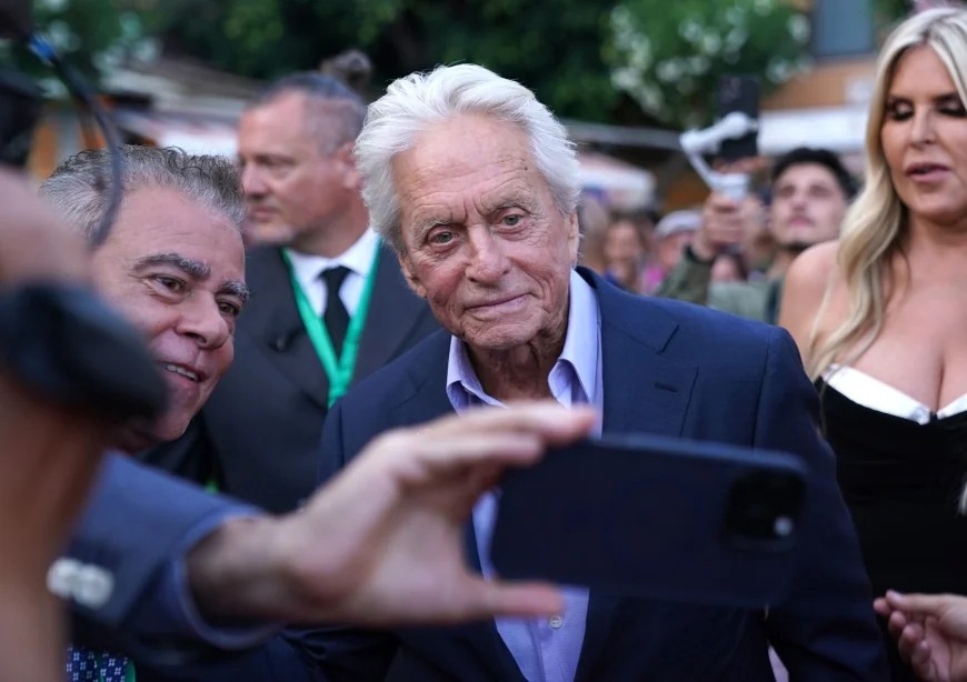 Michael Douglas spune la 80 de ani că lumea trece prin „cel mai rău moment” de care își poate aminti și dezvăluie cea mai mare dezamăgire a sa