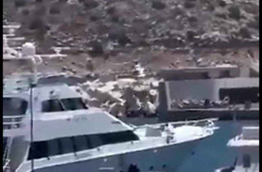 Momentul în care un elicopter cu 4 americani la bord se prăbuşeşte în mare, în Grecia. Pilotul, arestat
