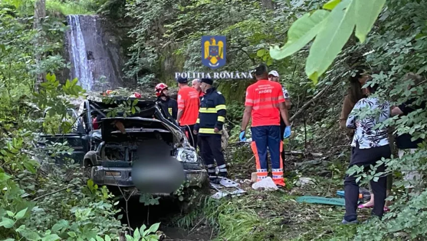 O mașină a căzut în gol, pe Transfăgărășan: o persoană încarcerată. Manevra periculoasă făcută de șofer și defecțiunea care a provocat accidentul
