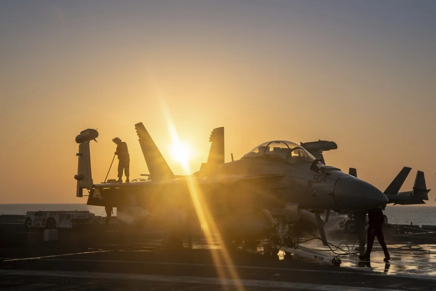 ULTIMA ORĂ Donald Trump ia „serios” în calcul ca SUA să atace Iranul / Cere Teheranului „capitularea necondiționată” / Armata americană trimite avioane de vânătoare în Orientul Mijlociu