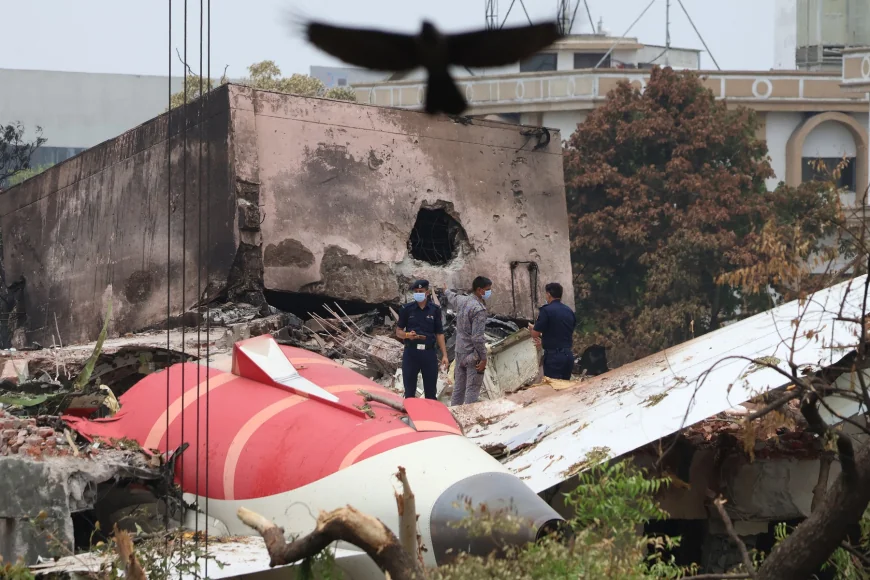 Treizeci de secunde până la dezastru: cum se desfășoară ancheta prăbușirii avionului Boeing 787-8 al Air India. „Ceva de genul acesta nu s-a mai întâmplat niciodată”