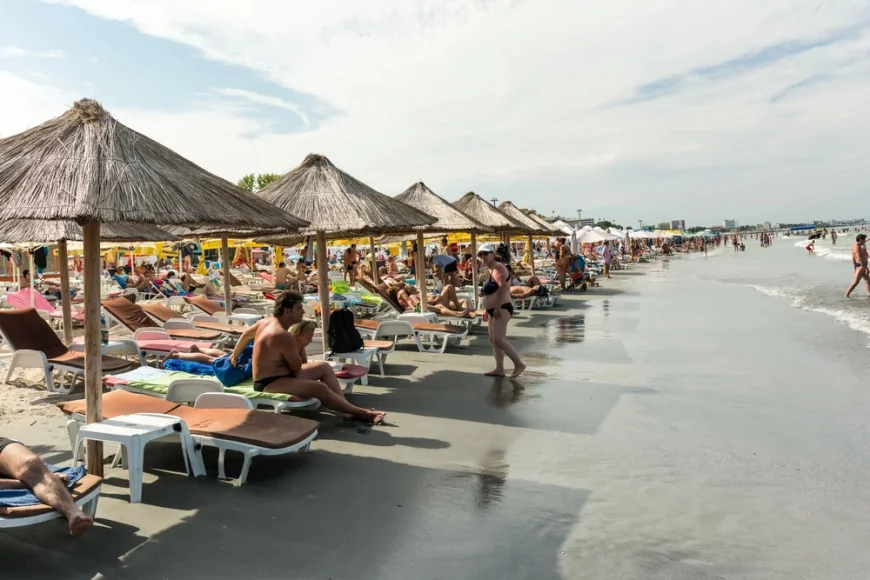 „Foame de bani” pe litoralul românesc: taxa abuzivă pe care un cuplu cu doi copii a plătit-o pe o plajă din Mamaia