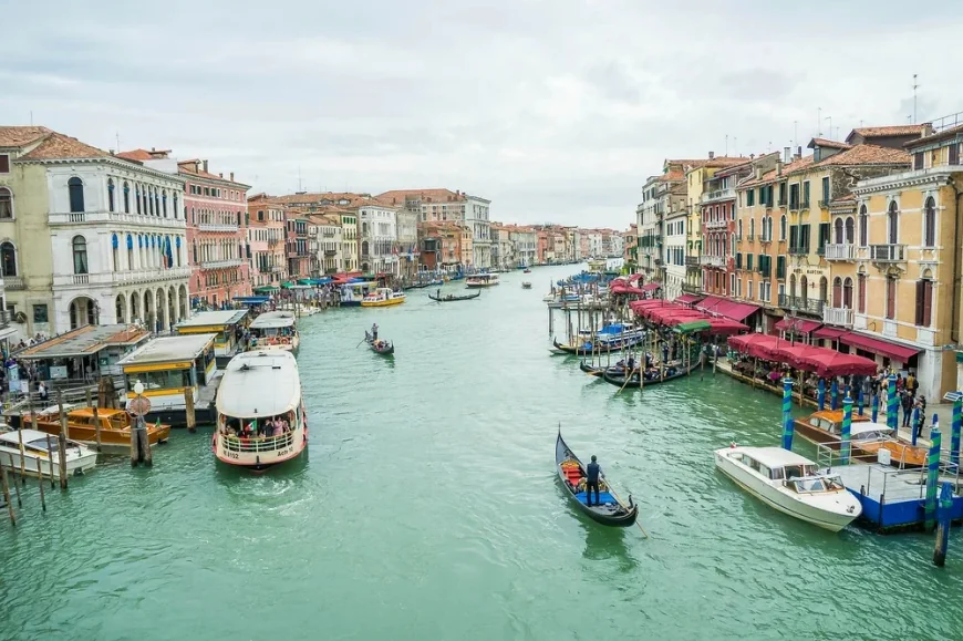 Italia, tot mai scumpă pentru turiști: noi taxe și restricții în marile orașe. Cât costă doar să intri în Veneția