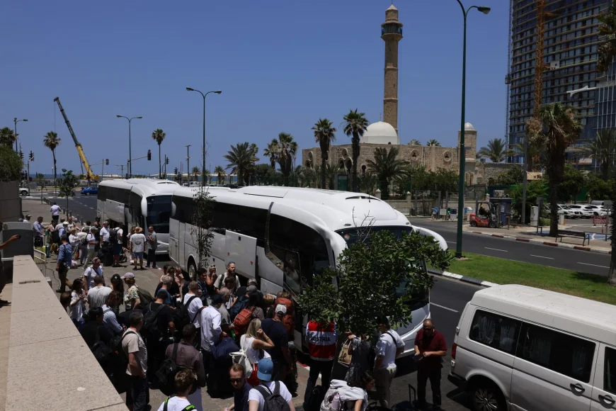 Cum a reușit statul român să evacueze 40 de cetățeni blocați în Israel, în plin conflict cu Iranul