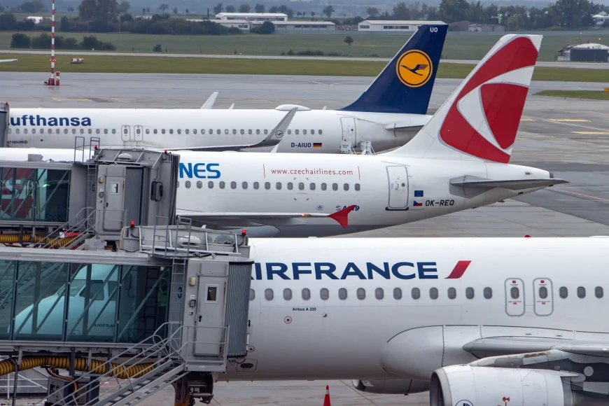Din primele 10 companii aeriene ale anului 2025, trei zboară în România