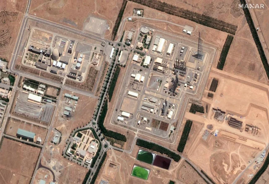 Israelul a bombardat reactorul iranian cu apă grea de la Arak. Ce spun cercetătorii despre pericolul de emitere a radiațiilor