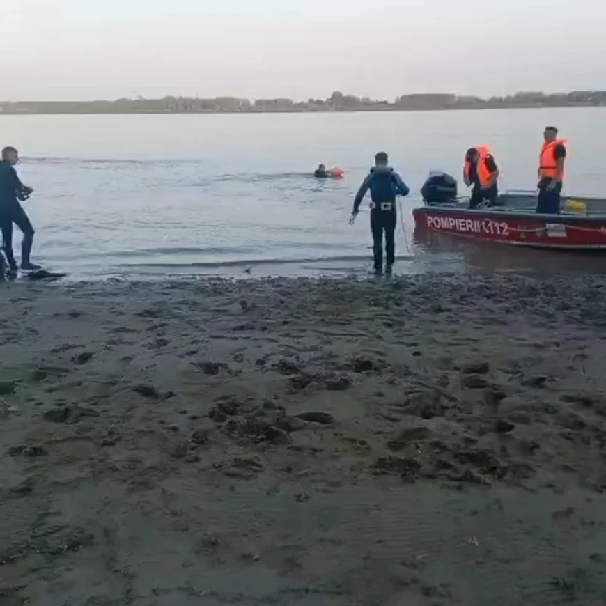 Un băiat de 16 ani s-a înecat în Dunăre. Trupul său a fost găsit la zece metri de mal