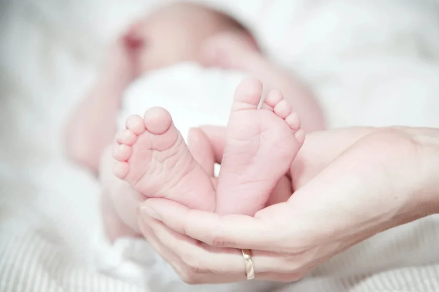 Boala care duce la decesul bebelușilor din cauza diagnosticării tardive. Simptomele sunt ușor de recunoscut