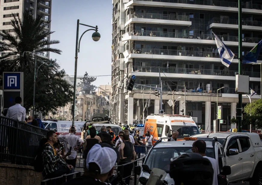 Războiul Israel - Iran, ziua 8. Noi bombardamente în orașele israeliene, în timp ce Donald Trump analizează implicarea SUA în conflict