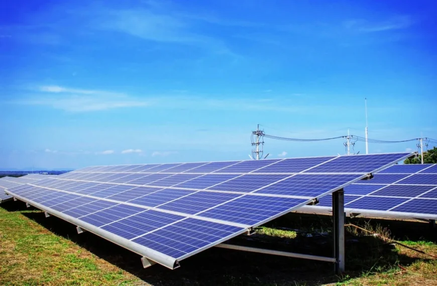 ANAF a identificat o fraudă de peste două milioane lei cu panouri fotovoltaice la o firmă din Constanța