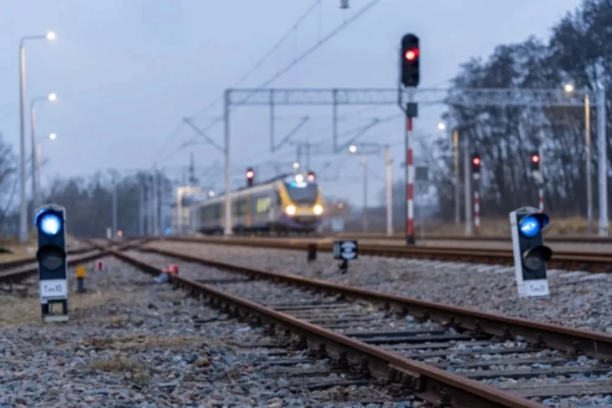 O tânără de 20 de ani a fost lovită de locomotivă în gara din Târgu Jiu: a coborât din tren şi a luat-o în direcţia greşită