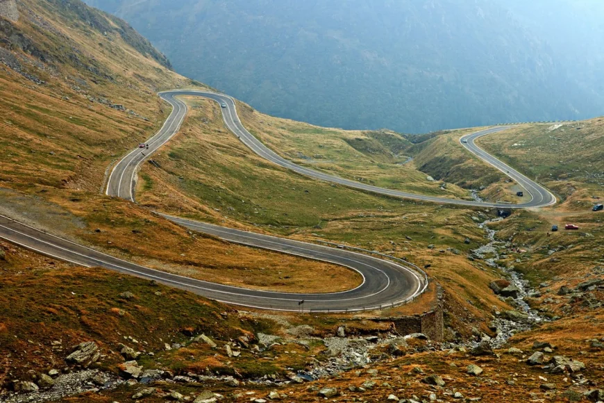 Trafic oprit pe Transfăgărășan, la Arefu. În zonă are loc o competiție sportivă. Când va fi reluată circulația