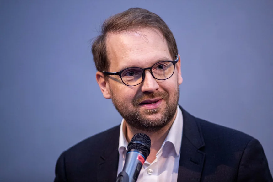 Dominic Fritz: Trebuie să terminăm cu o politică externă în formă de român-ghiocel