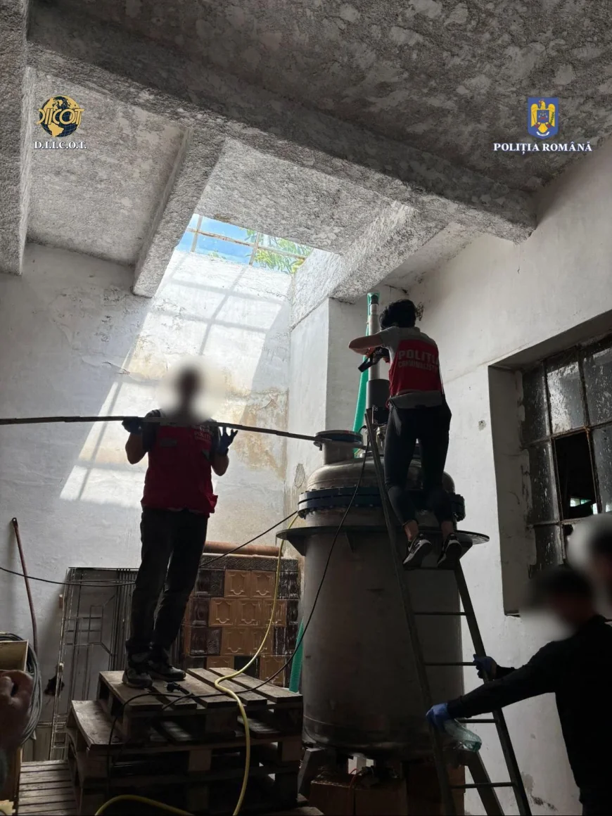 Unul dintre cele mai mari laboratoare de droguri sintetice din România, descoperit într-un depozit din Braşov. Ce au găsit anchetatorii