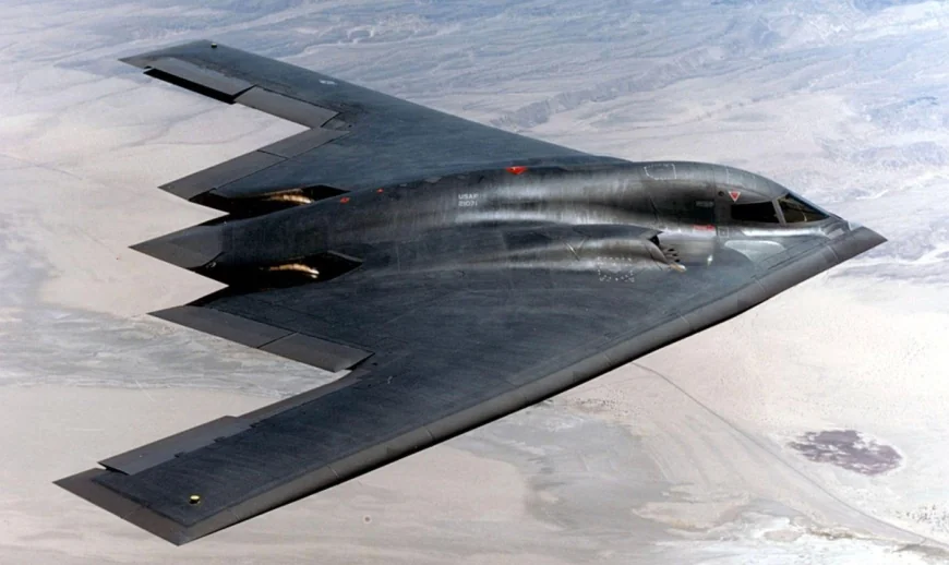 Bombardiere B-2, capabile să poarte bombe anti-buncăr, au plecat din SUA către Pacific. Avioanele pot ataca instalațiile nucleare iraniene
