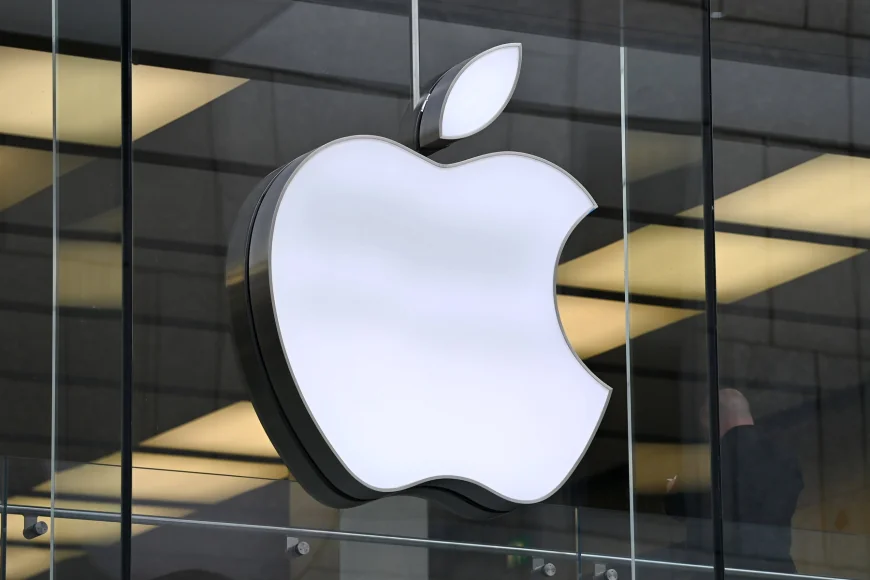 Apple, dată în judecată pentru că ar fi exagerat progresul în AI. Acționarii reclamă pierderi uriașe