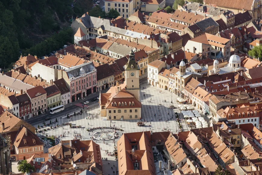 Obligați să refacă fațadele clădirilor pe cheltuiala proprie. Ce riscă mii de proprietari din Brașov, dacă nu-și renovează locuințele