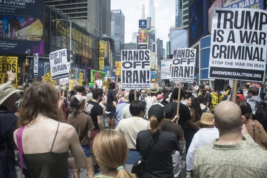 Proteste uriașe în SUA împotriva atacurilor asupra instalațiilor nucleare din Iran: „Bani pentru educație, nu pentru ocupație”