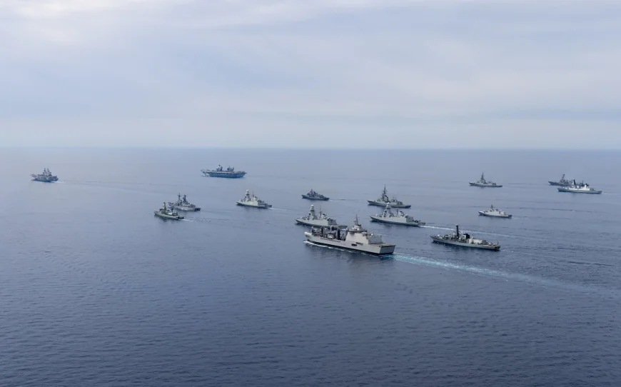 Noile amenințări cărora le sunt supuse navele NATO. Ce spun comandanții Alienței că trebuie făcut pentru a limita vulnerabilitățile